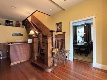 The Grand Lux Inn