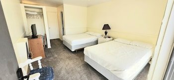 Twin Lakes Inn