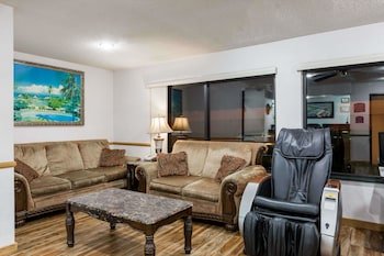 Howard Johnson by Wyndham Wichita Airport