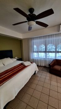 Hotel Playa Cristal