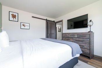 Ridgway Lodge and Star Saloon