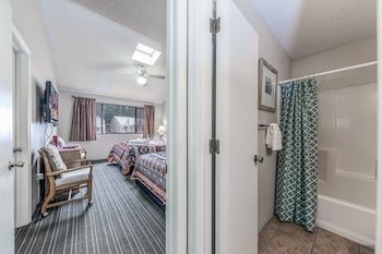 West Winds Lodge And Condos