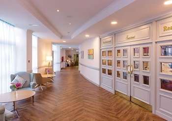 South Court Hotel