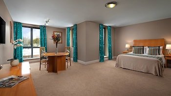 South Court Hotel