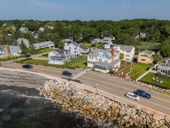 The Beach House Inn