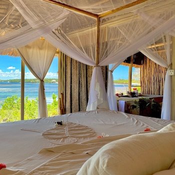 Rock and Sea Glamping - Bubble Ecolodge