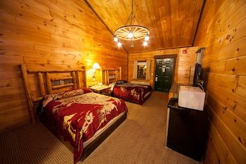 Log Cabin Lodge & Suites