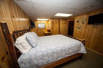 Log Cabin Lodge & Suites