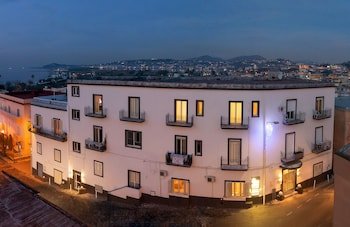 Naro Suites And Rooms