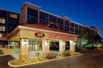 Crowne Plaza Cleveland Airport
