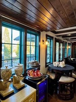 Arrowhead Lake Inn