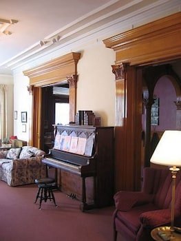 Olde Judge Mansion