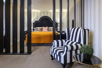 Victoria House Hotel