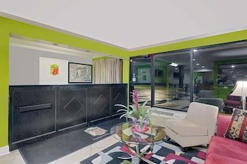 Super 8 by Wyndham Cartersville