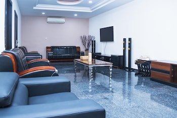 Lineech Apartments