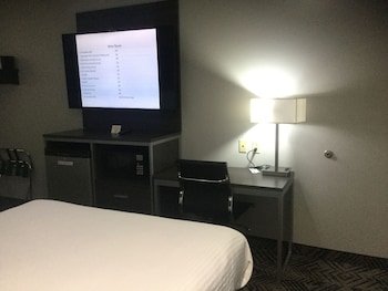Muskogee Inn & Suites