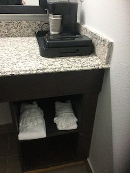 Muskogee Inn & Suites