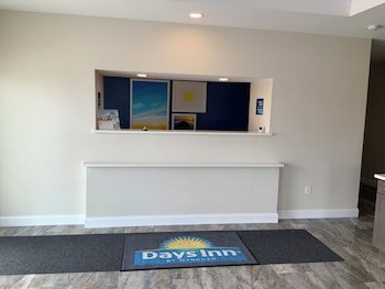 Days Inn by Wyndham Troy IL