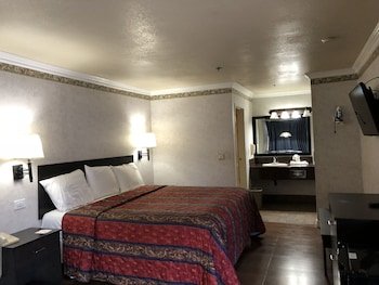 Travelers Inn Lawndale