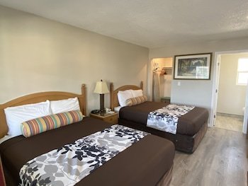 Travelers Inn