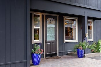 Redwolf Lodge at Squaw Valley Condos
