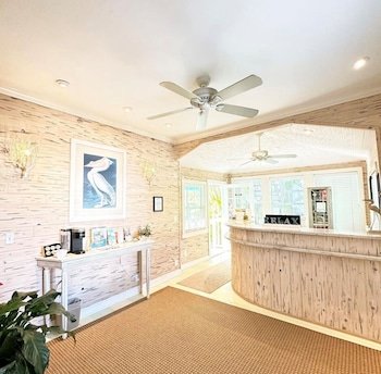 Westwinds Inn