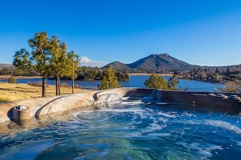 Quiet Mind Mountain Lodge & Retreat