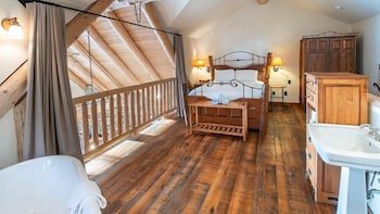 Snow Creek Cabins by Fernie Lodging Company