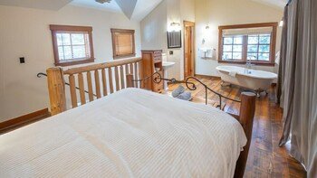 Snow Creek Cabins by Fernie Lodging Company