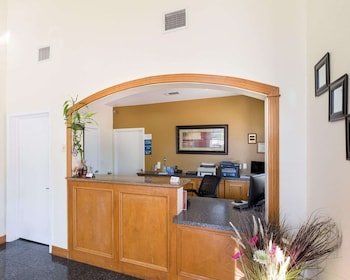 Rodeway Inn & Suites
