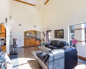 Rodeway Inn & Suites