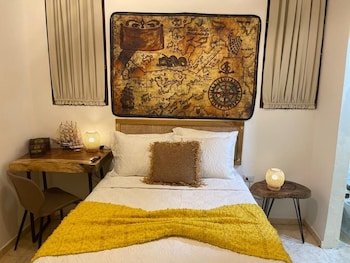 Studio 27 Colonial