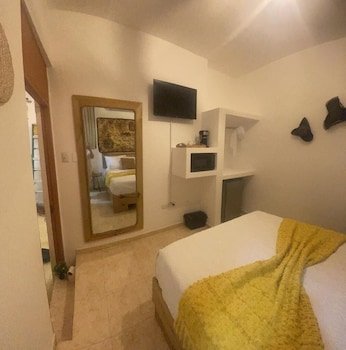 Studio 27 Colonial
