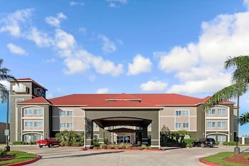 La Quinta Inn & Suites by Wyndham Mercedes