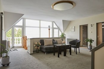 Gold Hause Pansion