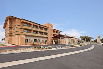 Holiday Inn Express Hotel & Suites Ventura Harbor