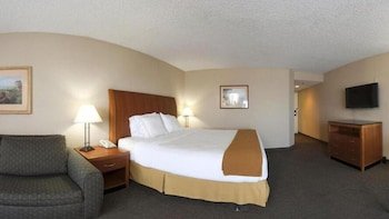 Holiday Inn Express Hotel & Suites Ventura Harbor