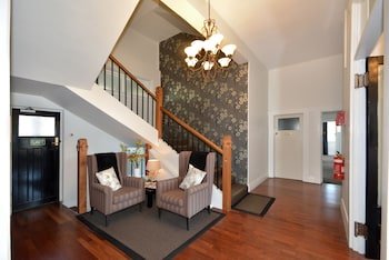 Majestic Mansions - St Clair Apartments