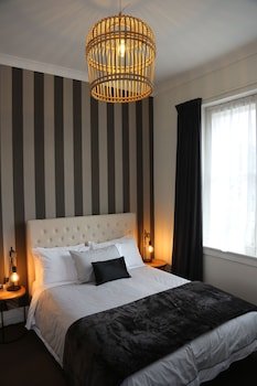 Majestic Mansions - St Clair Apartments