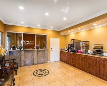 Rodeway Inn & Suites