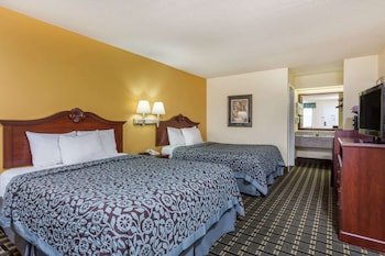 Days Inn & Suites by Wyndham Warner Robins Near Robins AFB