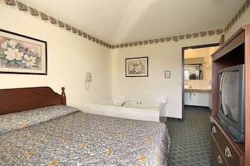 Travelodge by Wyndham Hudsonville