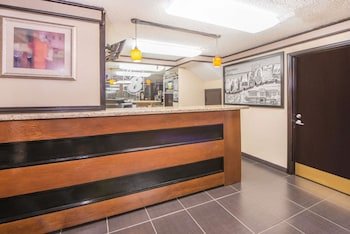 Super 8 by Wyndham Tulsa/Arpt/St Fairgrounds