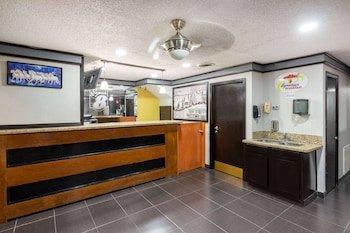Super 8 by Wyndham Tulsa/Arpt/St Fairgrounds