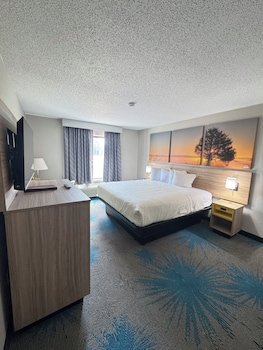 Days Inn by Wyndham Eagle River