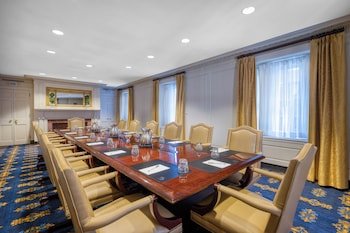 Hampton Inn & Suites