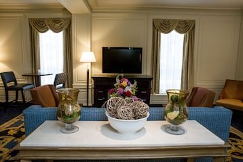 Hampton Inn & Suites