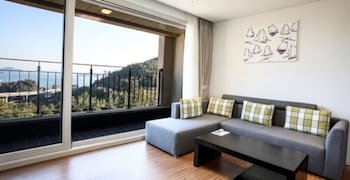 Lapis Hotel
