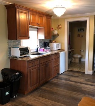 The Meadowlark Inn