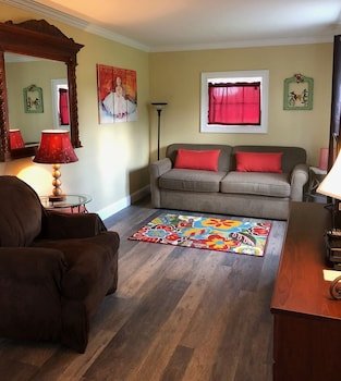 The Meadowlark Inn